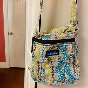 Kavu Scales Geometric Overbody Purse and Wallet